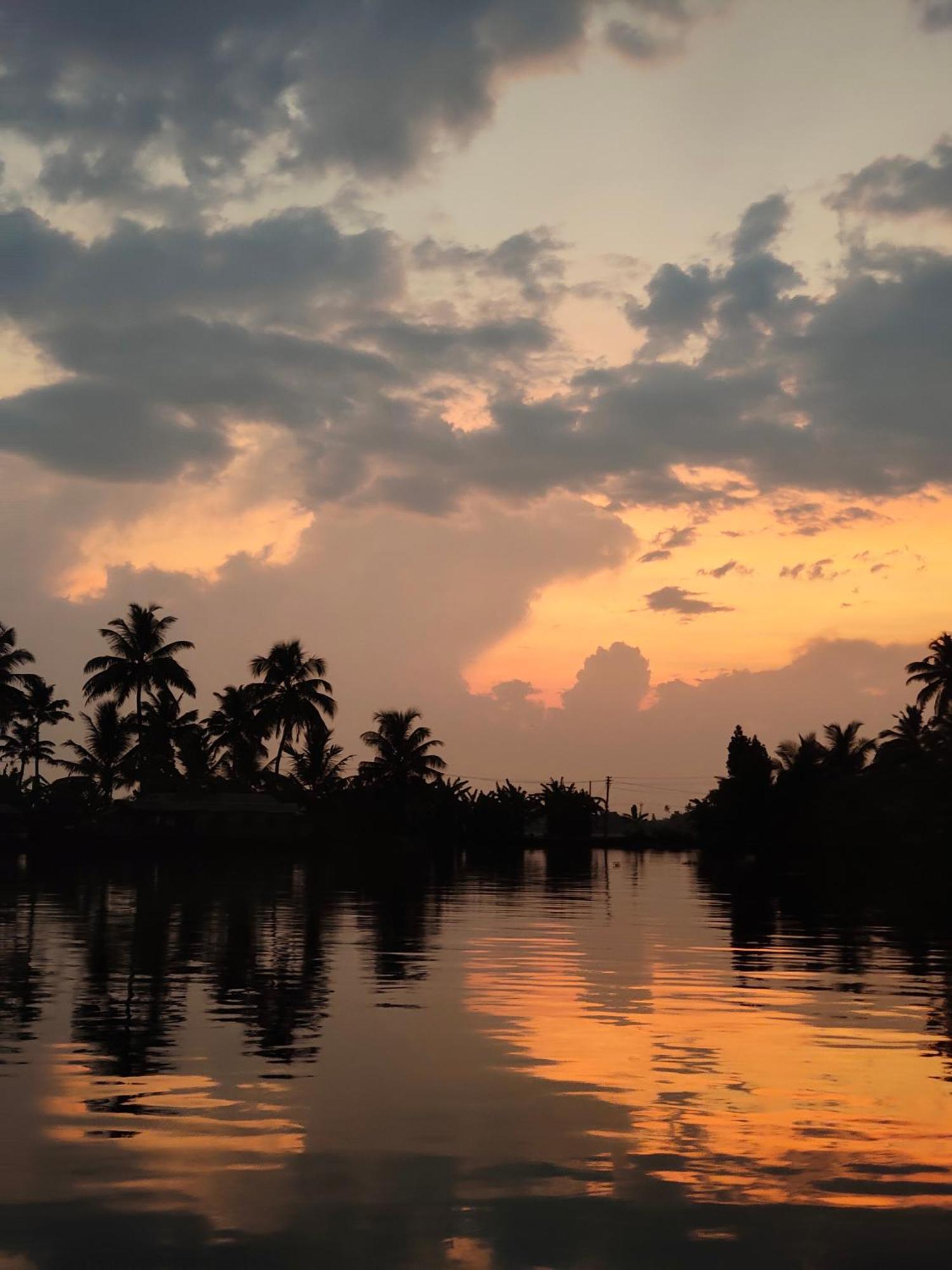 Jeehaa Homestay Alappuzha ภายนอก รูปภาพ